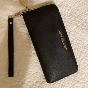 Michael kors bi fold wallet